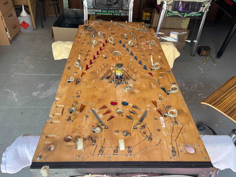 Williams F14 playfield onderkant leeg